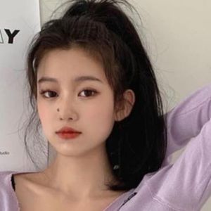 Meet your Posher, Mia